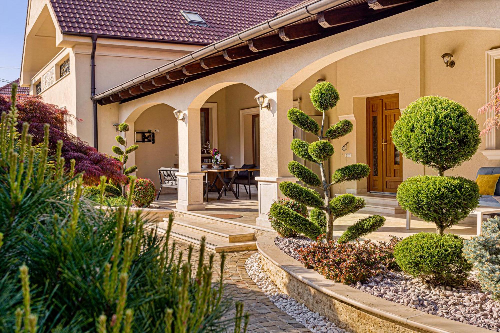 Sika Palladium Garden & Spa Central Apartment Arad Extérieur photo