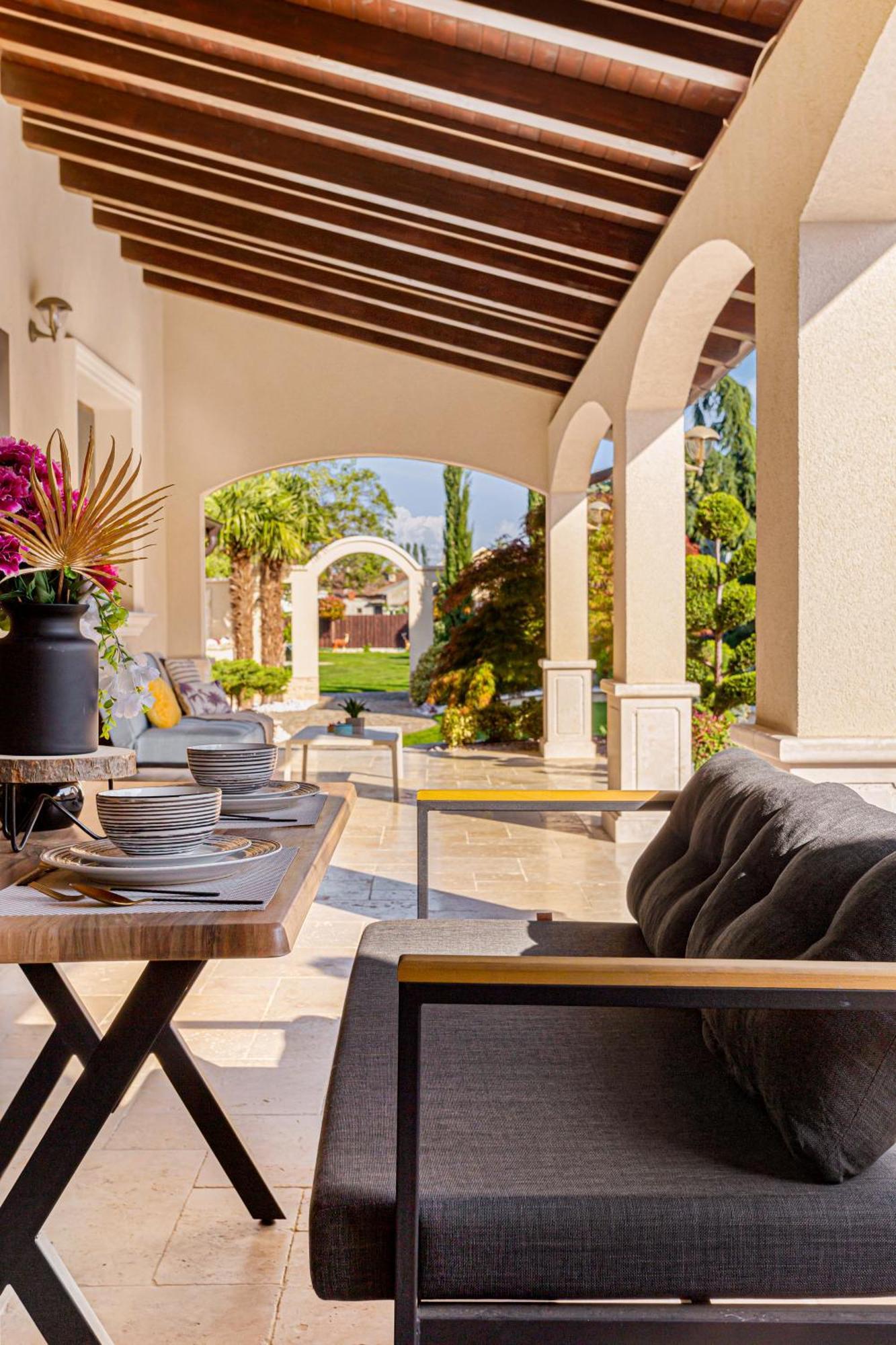 Sika Palladium Garden & Spa Central Apartment Arad Extérieur photo